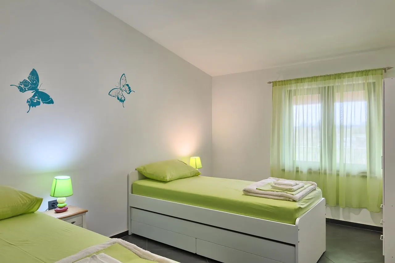 Apartments Ines Pula 0*,  Croacia